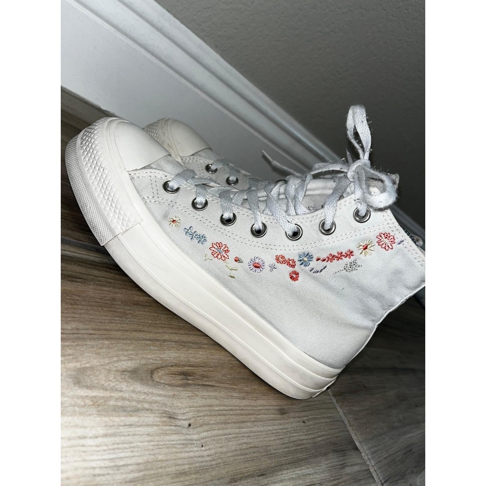 RARE Converse Chuck Taylor All Star  Platform Floral Embroidery Women's Size 8